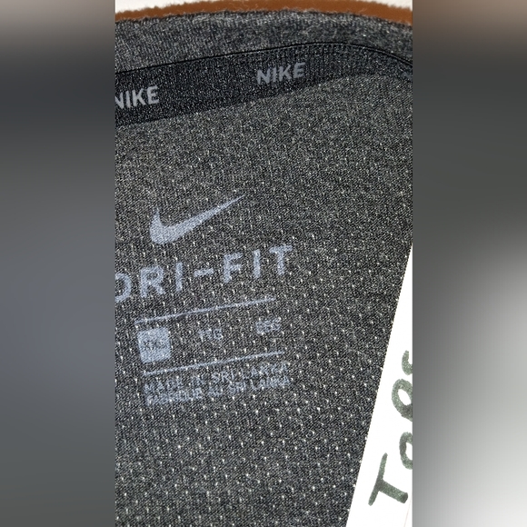 Nike tee - Picture 4 of 4